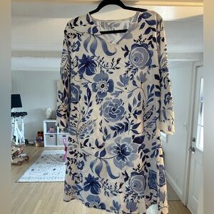 Women’s Shift Dress with bell sleeves XL